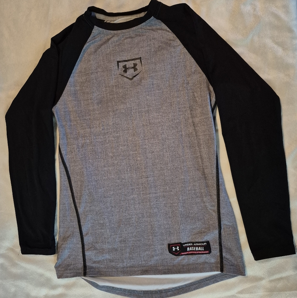 Under Armour Boy's Black and Gray Long Sleeve Shirt Size Medium